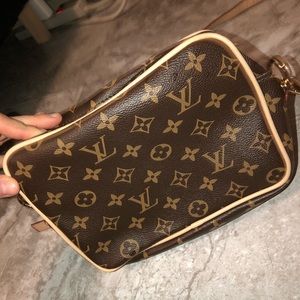 Louis Vuitton cross body purse